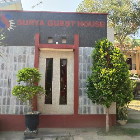 Surya Guest House Probolinggo Buitenkant foto